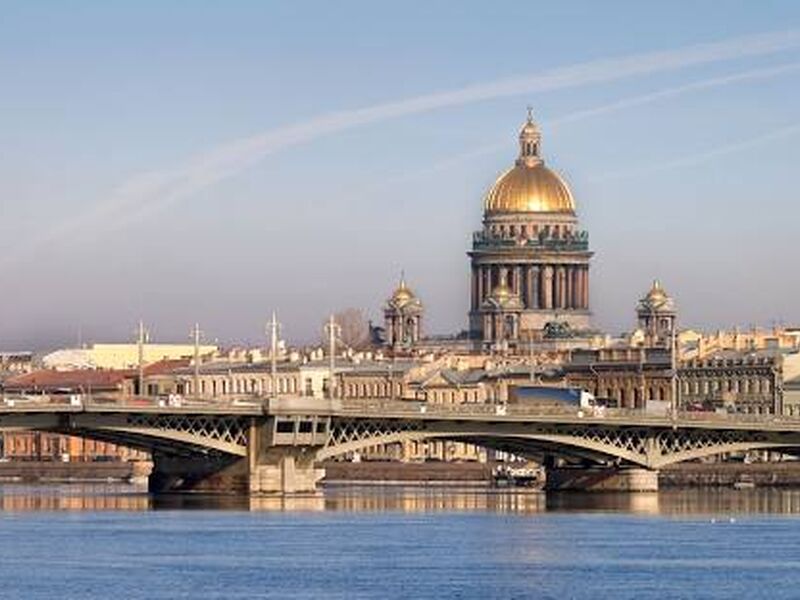 KRALİÇE: ST PETERSBURG PC (LED)