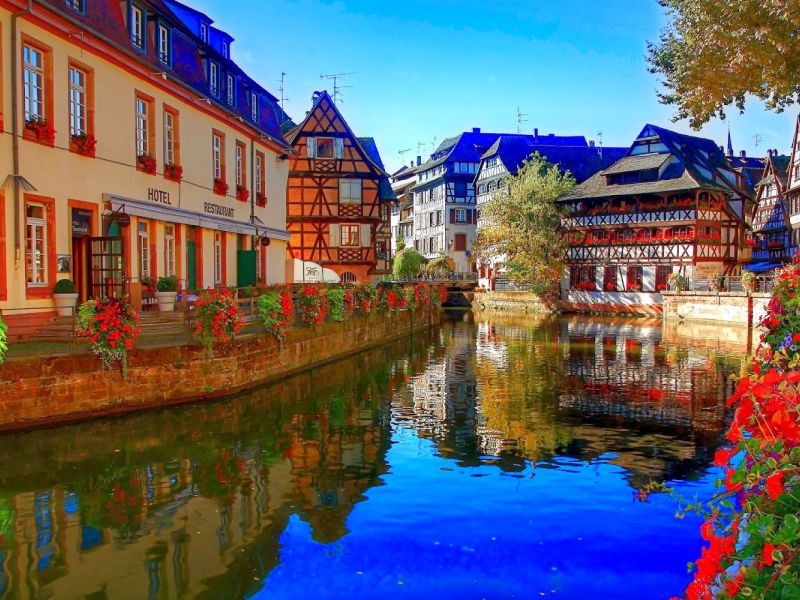BENELUX & PARİS & ALSACE PROMO TURU (DİSNEYLAND VE GİETHOORN HOBBİT KÖYÜ FIRSATLARIYLA) AJET HAVA YOLLARI İLE 7 GECE